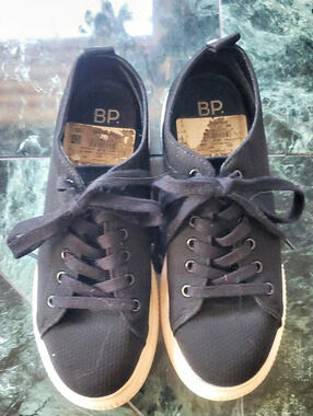 BP. Sonny Platform Sneaker. Black Lace-Up Sneakers